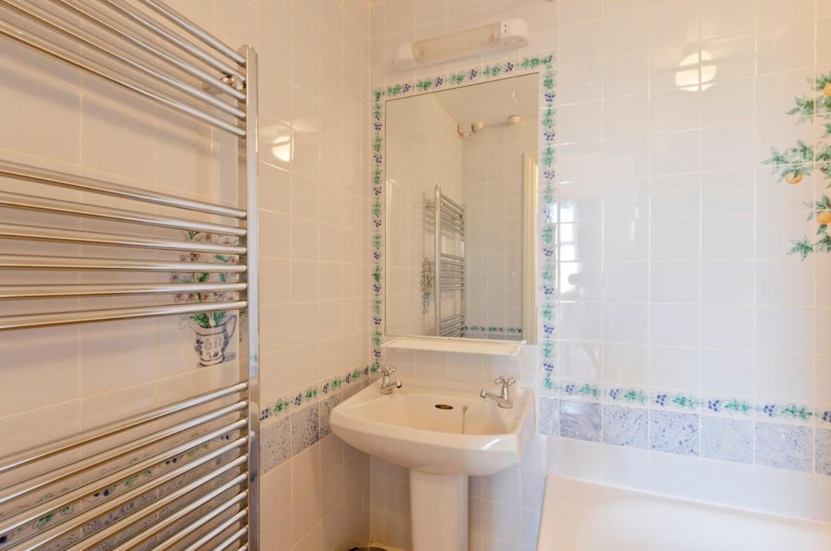 Notting Hill Charm -Sleeps 5 - Urban Retreat Lägenhet London Exteriör bild